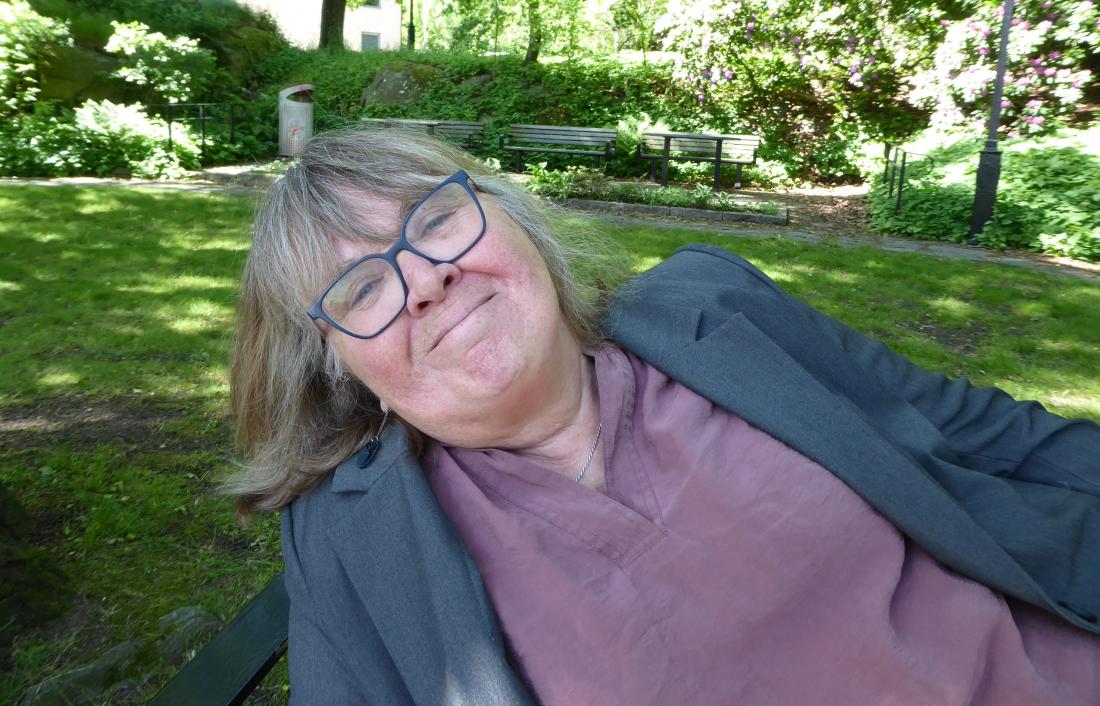 Iris Alfredsson in a green park with benches in the background.